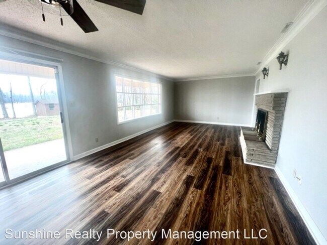 Building Photo - 3 br, 2 bath House - 1032 Solomon Dr