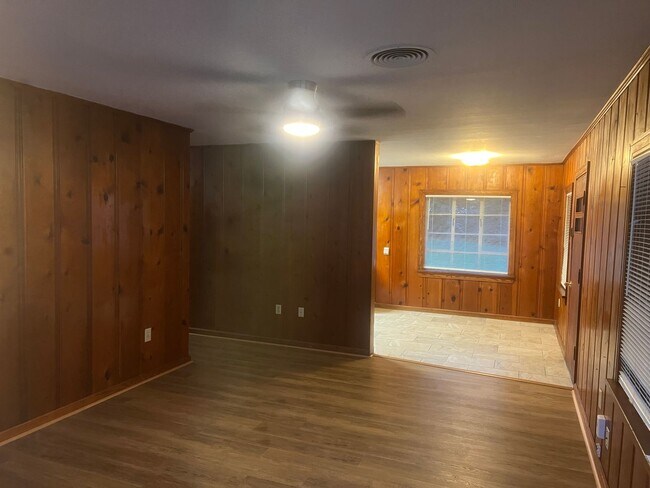 Foto del edificio - Charming 3 Bed 1 Bath Home