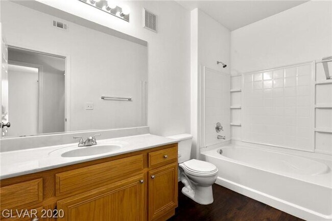 Foto del edificio - MOVE IN READY! 3 BEDROOM- GUARD GATED COMM...