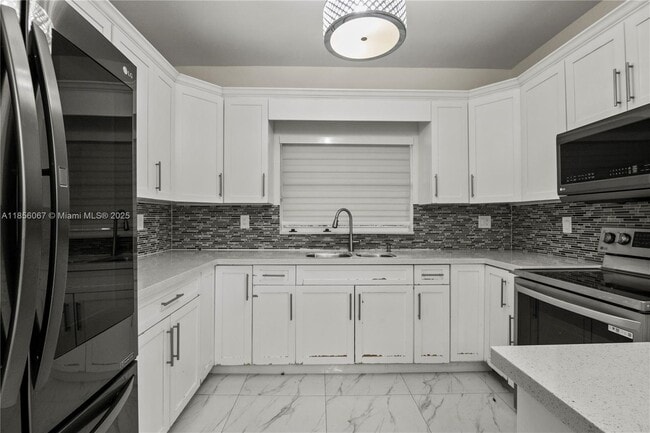 Building Photo - 10073 SW 117th Ct