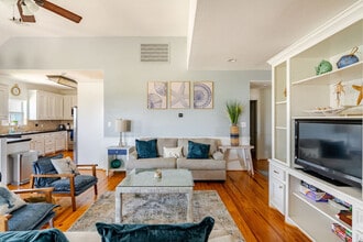 Building Photo - 814 Helen Blvd