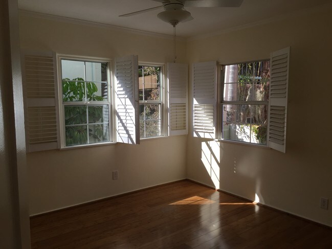 Building Photo - 608 Venezia Ave