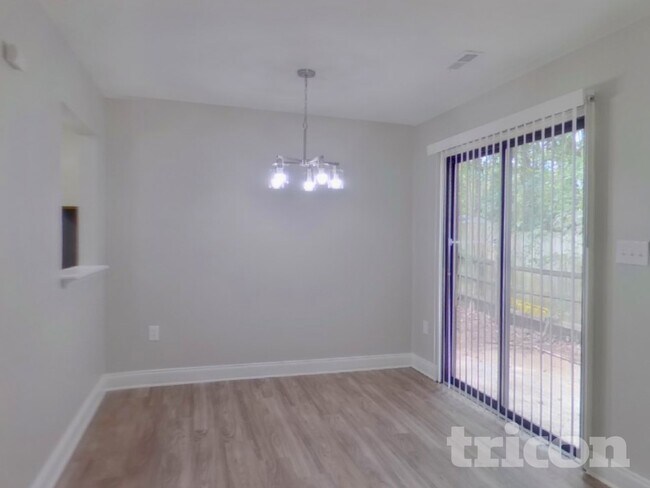 Foto del edificio - 6701 Hickory Trace Dr