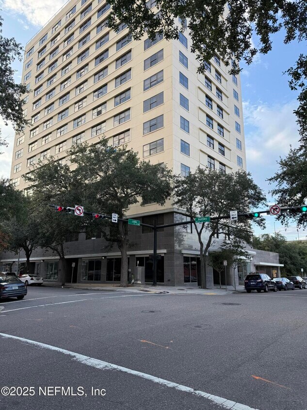 Building Photo - 311 W Ashley St
