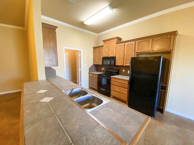 Building Photo - 684 Paso Fino St