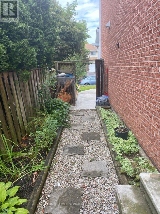 Photo du bâtiment - 1355 Everton St