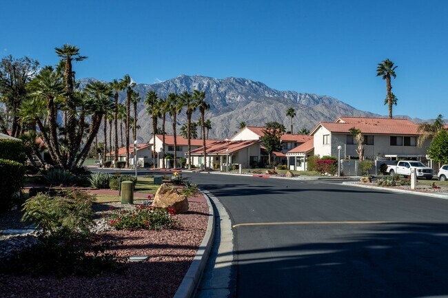 Foto del edificio - Great Corner Lot Condo at Mountain Shadows!