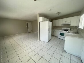 Building Photo - 4880 Pancho Villa Dr