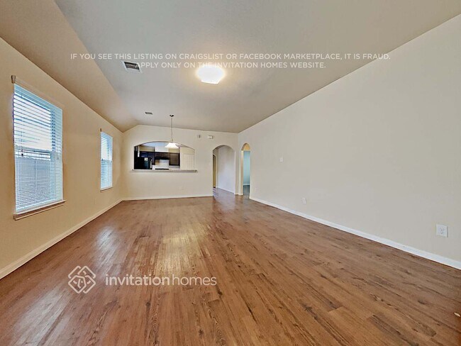 Foto del edificio - 18730 Dennington Dr
