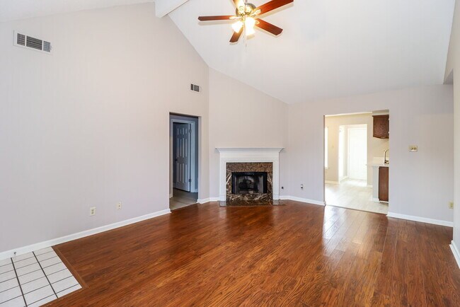 Foto del edificio - 8416 Kimberly Rose Dr