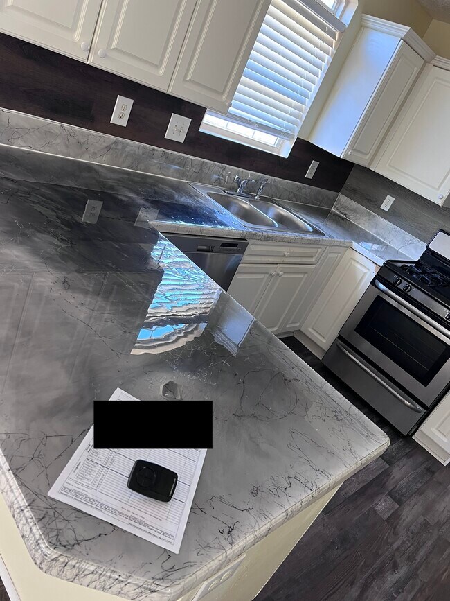 Kitchen - 550 Dunagan Dr