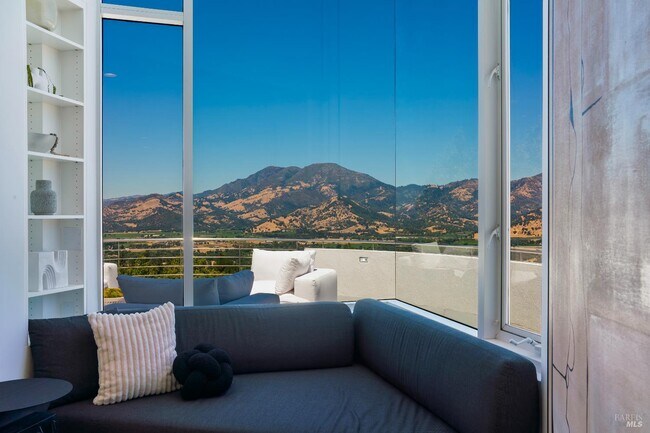 Foto del edificio - 375 Kortum Canyon Rd