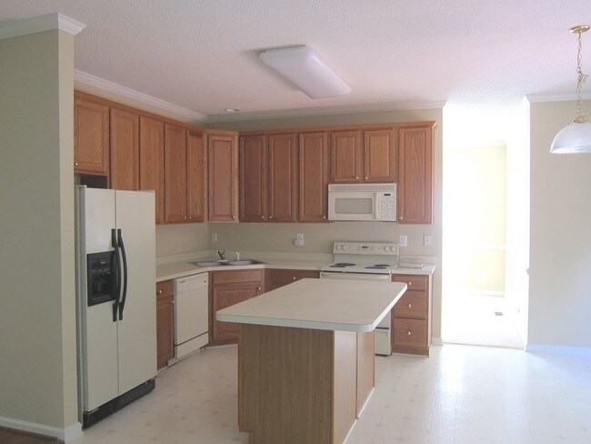 Foto del edificio - 2-Story Home in Waterford Green Subdivision