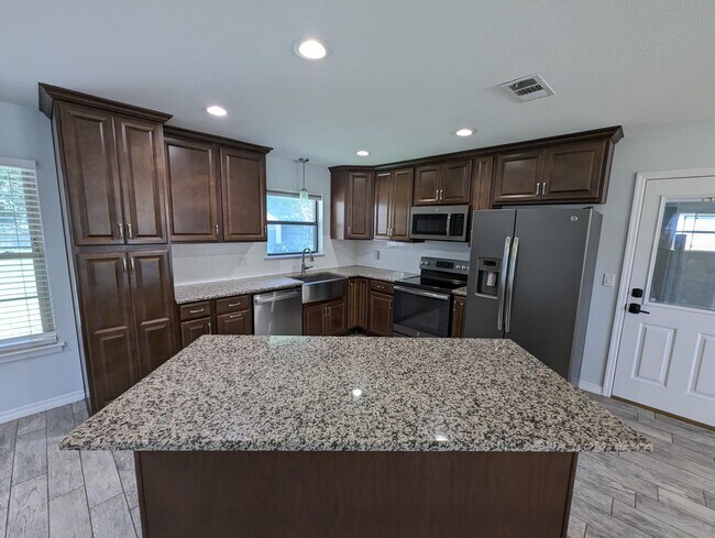 Building Photo - 105 Marquette Pl