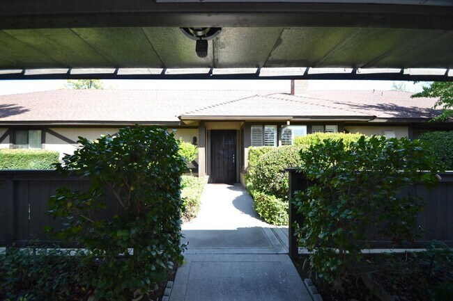 Building Photo - 5084 N Forkner Ave