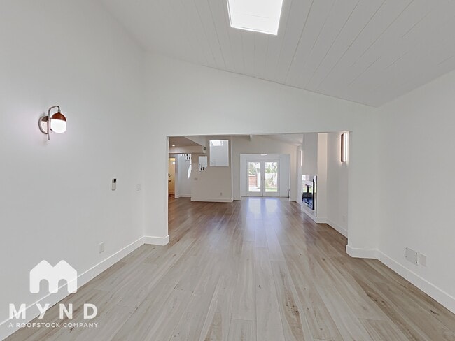 Building Photo - 13942 Mango Dr