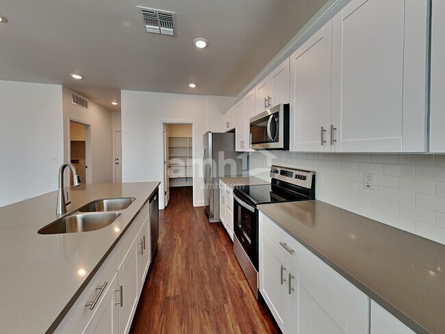 Foto del edificio - 8947 N 171st Drive