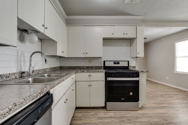 Building Photo - Remodeled 3-Bedroom Home with Spacious Pat...