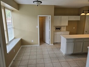 Building Photo - 1820 Branch Hill Dr