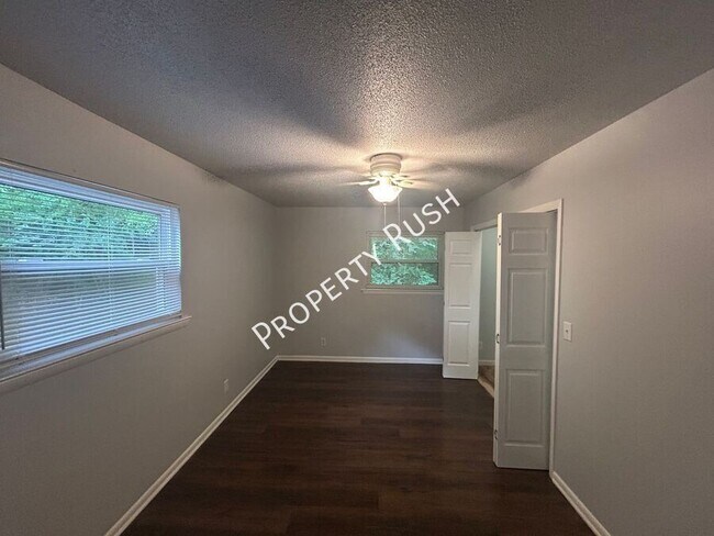 Building Photo - 3210 Joselin Ln