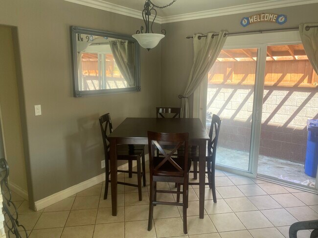 Foto del edificio - 2615 Armour Ln