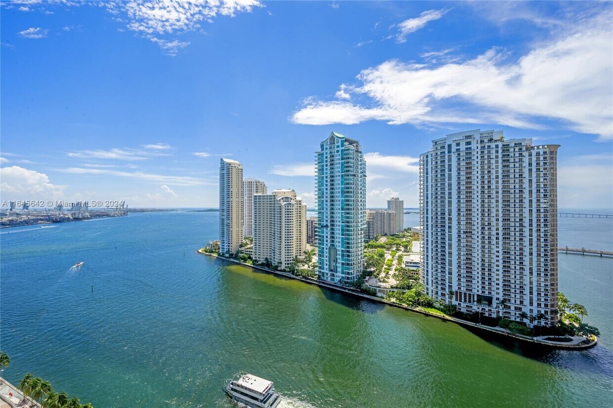 Foto principal - 300 S Biscayne Blvd
