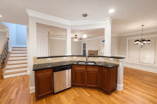 Foto del edificio - Gated Johns Creek Townhome Offering Space, Privacy, and Everyday Convenience