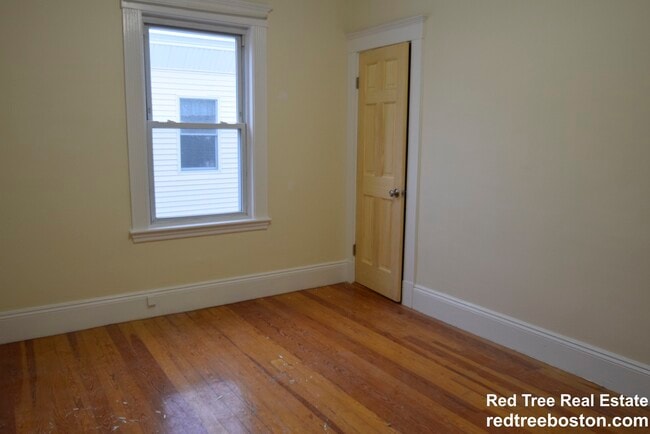 Building Photo - 39 Montfern Ave