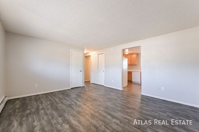 Foto del edificio - 910 Bishop Ct