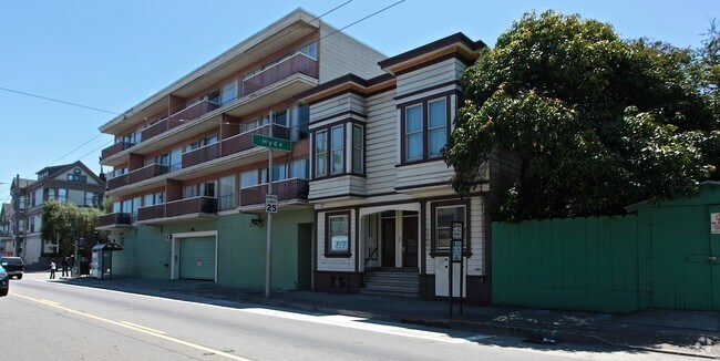 Building Photo - 821-825 N Point St