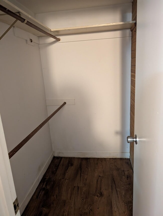 closet - 412 Becker Ave SE