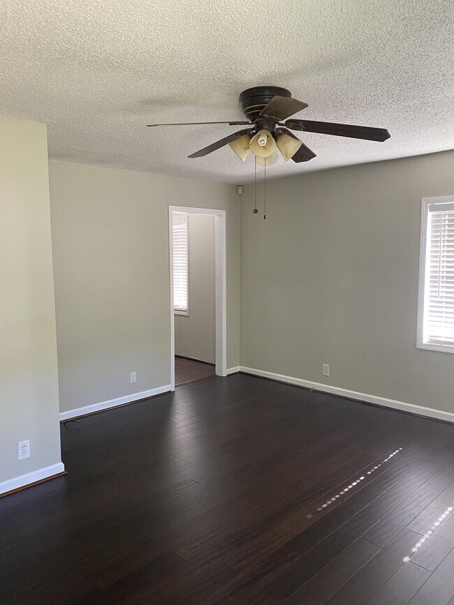 Foto del edificio - 520 W Woodland Rd
