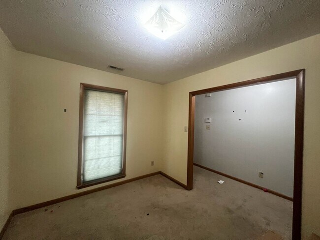 Foto del edificio - 1594 Rossmore Dr