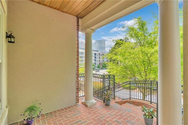 Building Photo - 3635 E Paces Cir