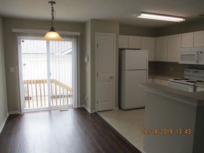 Building Photo - 723 Lazelle Rd
