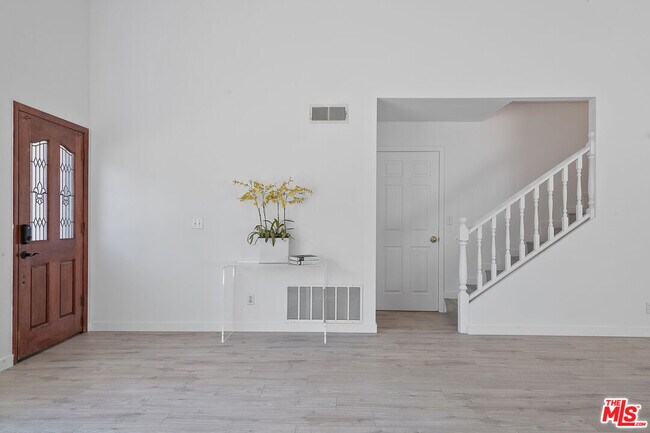 Foto del edificio - 8473 Penfield Ave