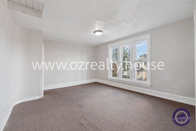 Foto del edificio - 1016 Mallet St