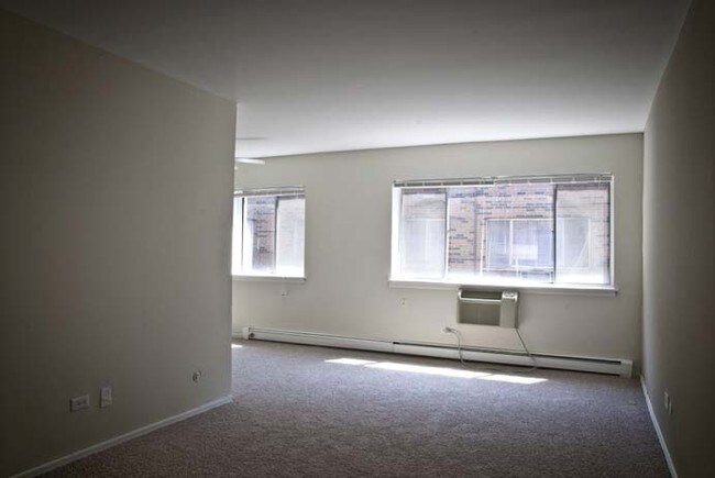 Building Photo - 450 W Melrose St