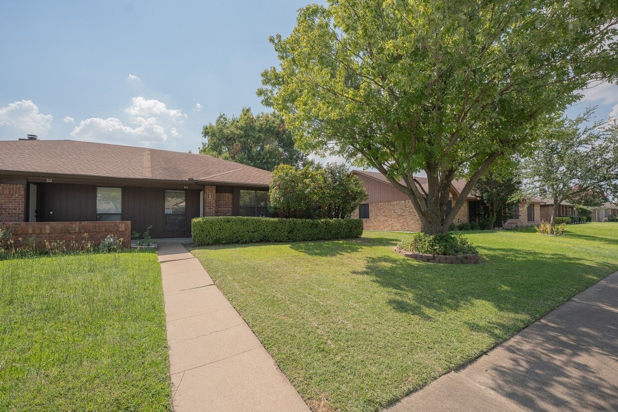 Great 2 bedroom duplex! - Great 2 bedroom duplex!