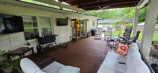 Building Photo - 3677 Admiral Dr
