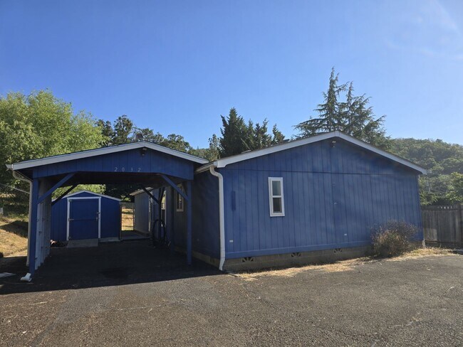 Foto del edificio - 2032 NE Klamath Ave
