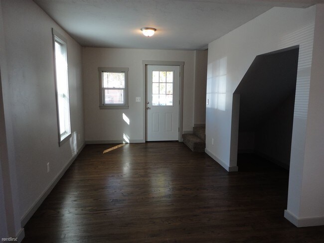 Building Photo - 615 Phillips St
