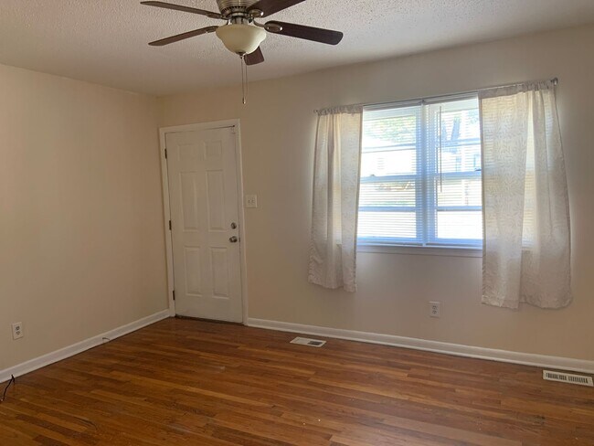 Building Photo - Adorable 3 Bedroom in High Point!