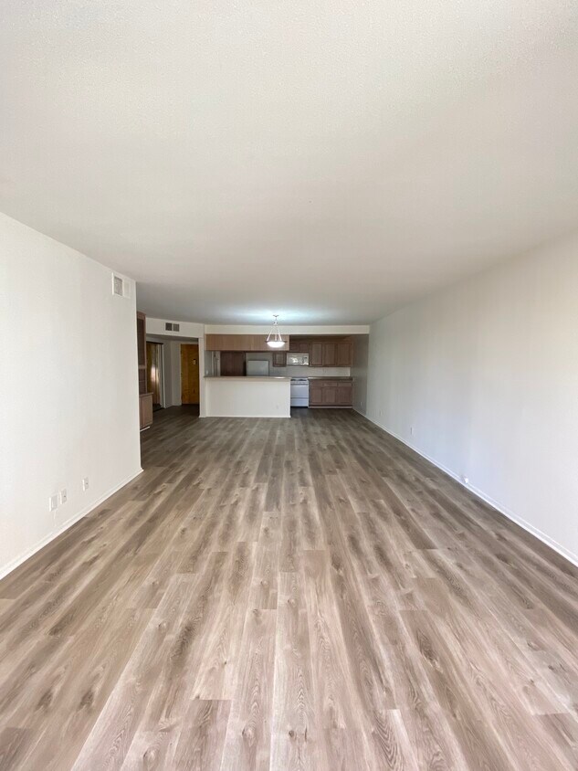 Foto principal - 15222 Magnolia Blvd