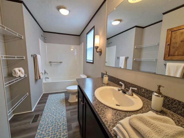 Foto del edificio - 440 Warbler Ln