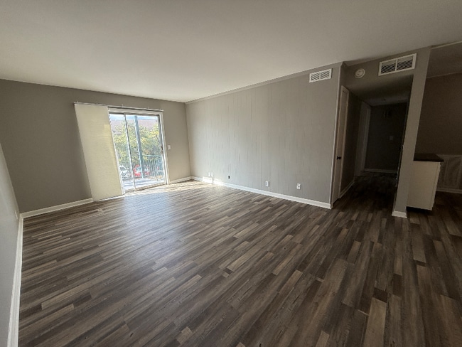 Foto del edificio - 555 N Dupont Ave