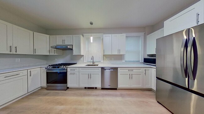 Building Photo - 44 Dimmock St