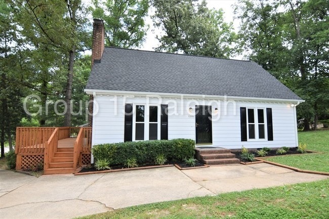 Building Photo - 3208 Pinecrest Dr