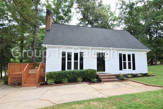 Foto del edificio - 3208 Pinecrest Dr