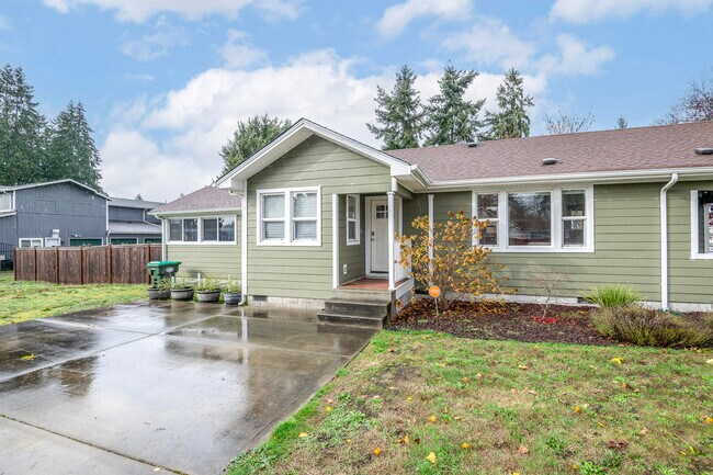 Building Photo - 117 Mosman Ave SW